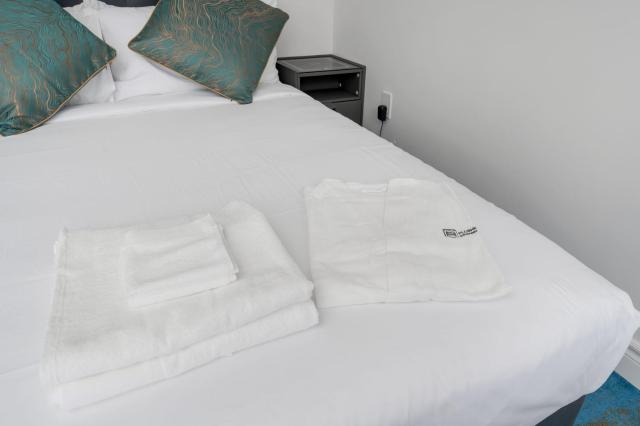PLUSH Hotel Downtown CN Tower