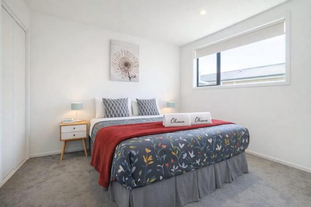 Bright Christchurch Apartment with Private Patio