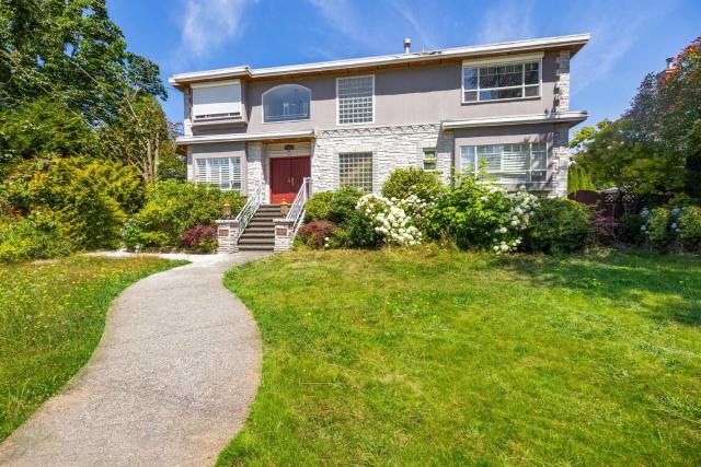 Cozy Huge Primary Suite Near UBC YVR Airport