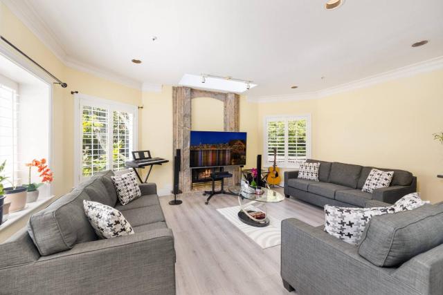 Cozy Huge Primary Suite Near UBC YVR Airport