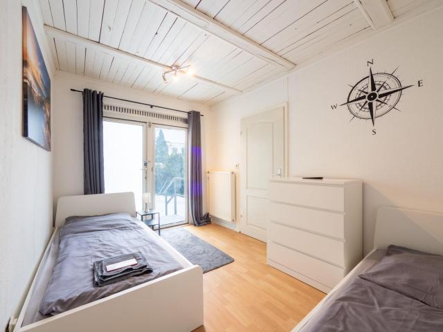 Monteurwohnung mit Terrasse für 7 Personen – WLAN, TV, Küche – Ahrensburg Nähe Hamburg - OD06c