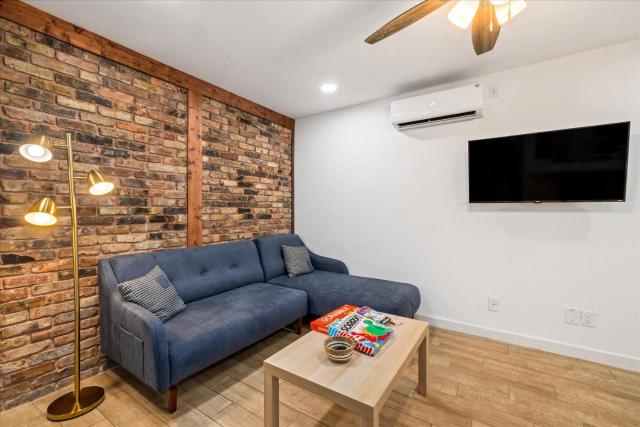 Midtown Museums, Montrose Apt- WiFi-Parking M2