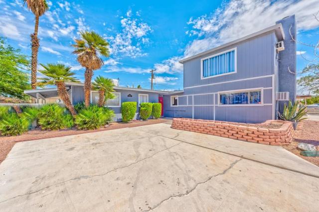 Close to the stripamazing pool!