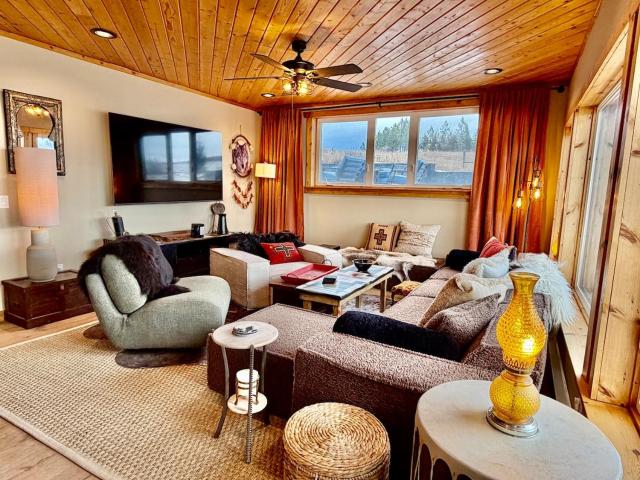 NEW! Cozy Ranch House: Sauna & Views! Sleeps 10+