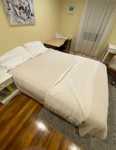 spacious room with great amenities