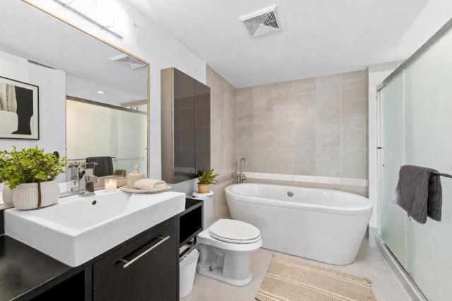 Spacious 3BR Suite with Views Heart of Downtown