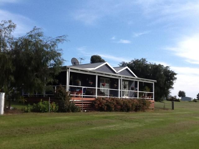 Redtail Cottages