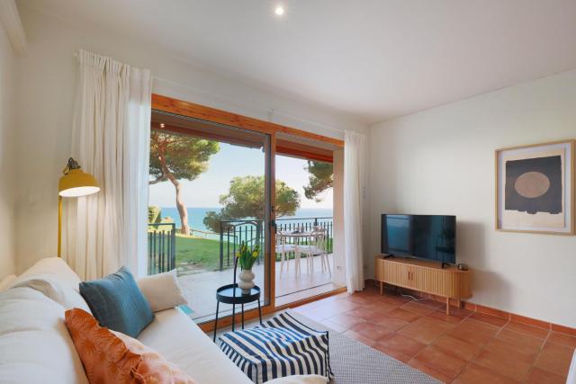 Seafront Views Apartment in Platja d'Aro