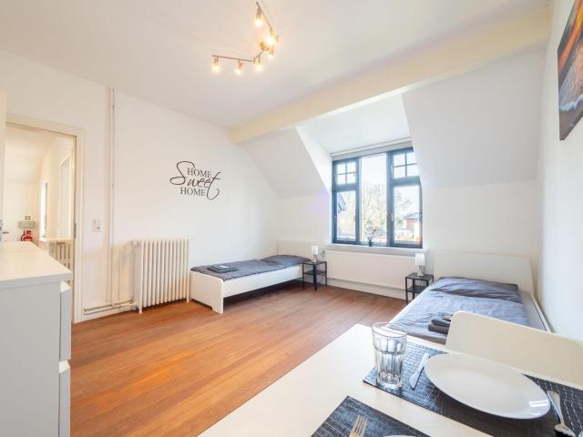 Große Monteurwohnung in Villa – 4 Zimmer, WLAN, TV, Küche – Ahrensburg Nähe Hamburg - OD06b