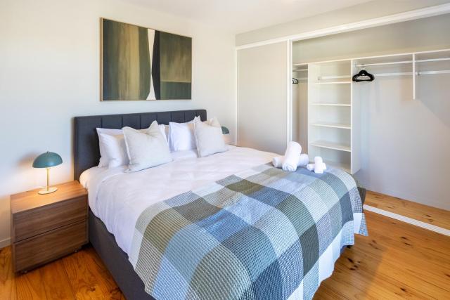 Family Home Near CBD, Garage & Outdoor Dining