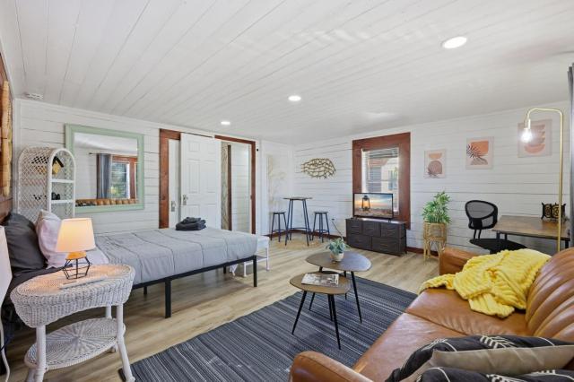 9 Units • Shared Courtyard • Sleeps 26