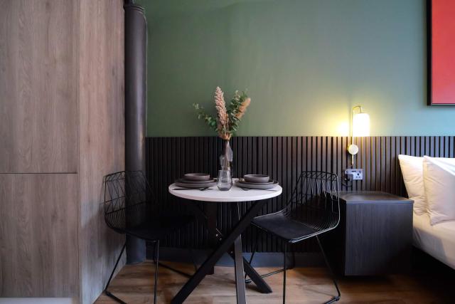 Stylish Northern Quarter Studio, Ideal for Leisure & Work Stays