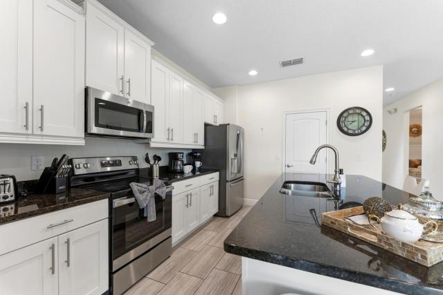 Luxury 6-Bedroom Home Near Disney with Privat Pool