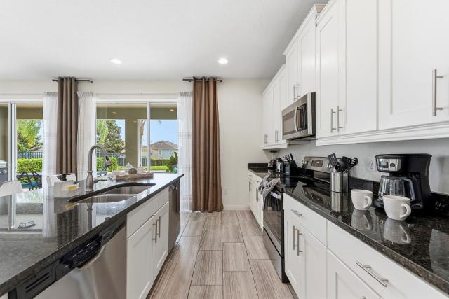 Luxury 6-Bedroom Home Near Disney with Privat Pool