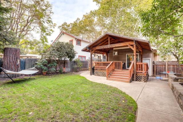 Midtown Oasis - BBQ, Deck, Games & Artistic Vibes