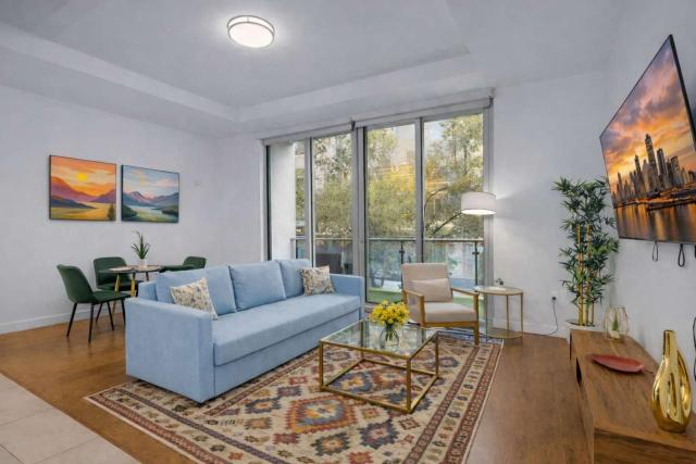 Downtown Tulsa Executive Suite Sleeps 6 Gym Co-Work & Lounge Access