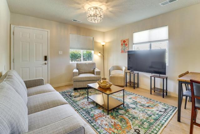 2 Mi to Old Town ABQ! Cozy Desert Retreat