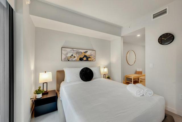 Downtown Retreat 406 with Rooftop Pool hosted by Marba Group