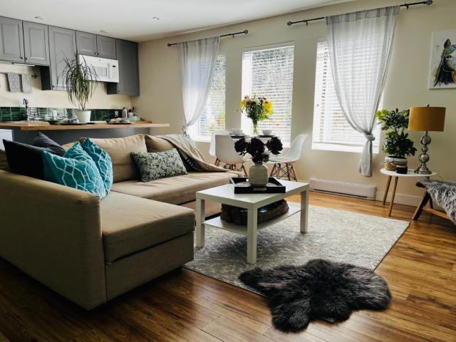 Modern Maple Flat