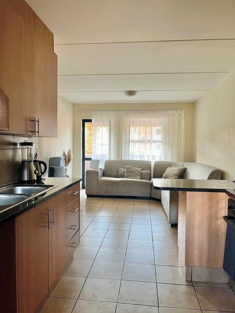 Modern Secure Stay Near Mall of the South