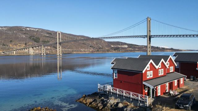 Sjøhus ved Tjeldsundet - House by the sea