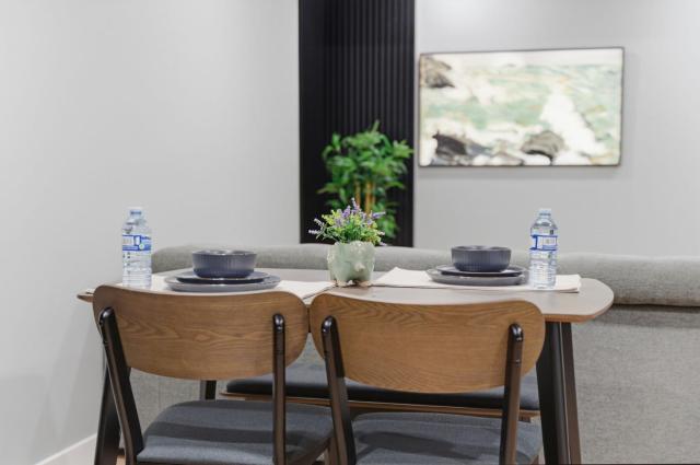 Mountain Escape Deluxe King Suite-Free Parking