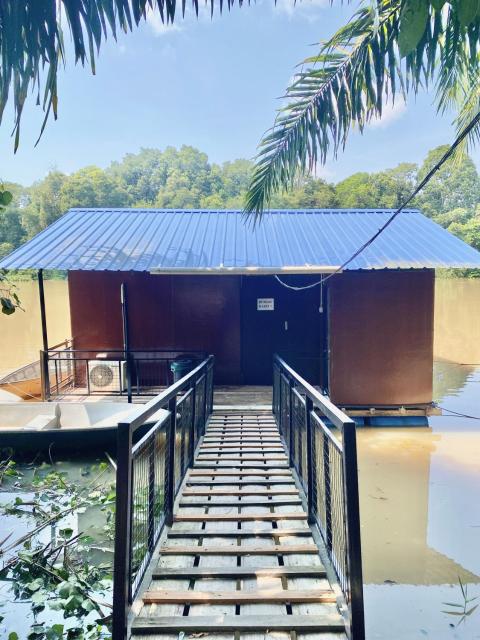 Chemperai Resort Floating House & Glamping