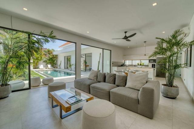 Yuka V3 Modern Tropical 2BR With Pool in Seminyak