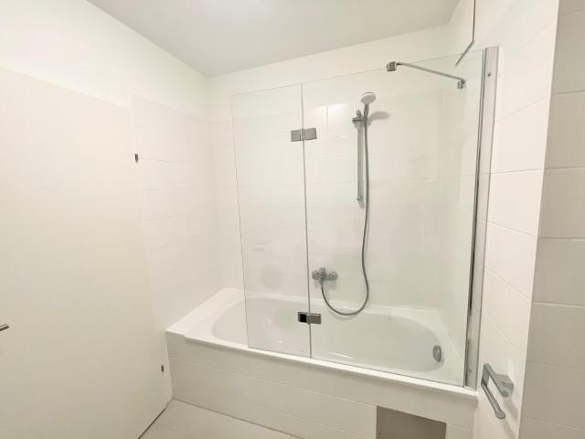 55 m2 Stylish Apartment with Balcony & Free Parking
