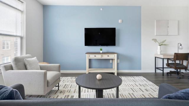 Landing Amazing 1BD Pool Gym