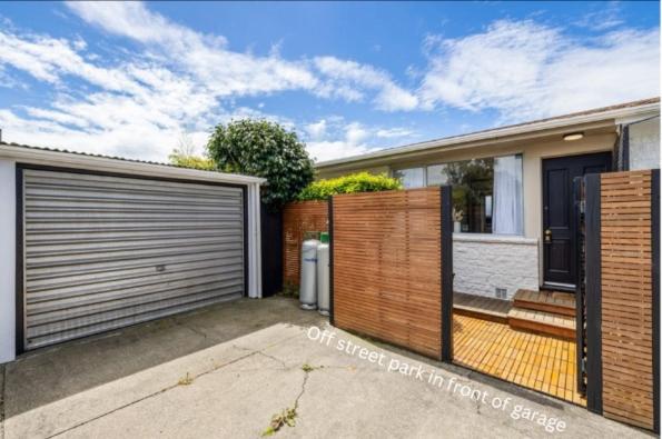 Modern Merivale Escape Prime Location