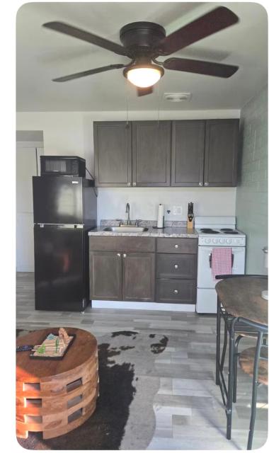 Rustic Roost Retreat! Walk to Tempe shops