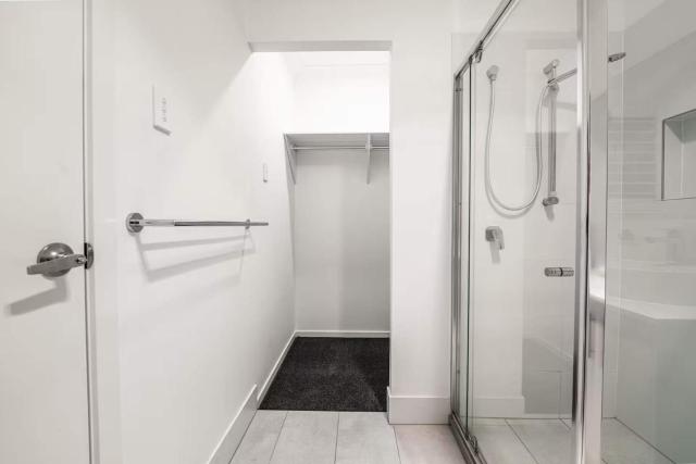 Modern Family Retreat in Ripley Pool & Relaxation