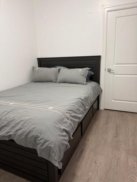 Quiet Lower-Level Two Bedroom Private Suite with Self Check-In and Laundry