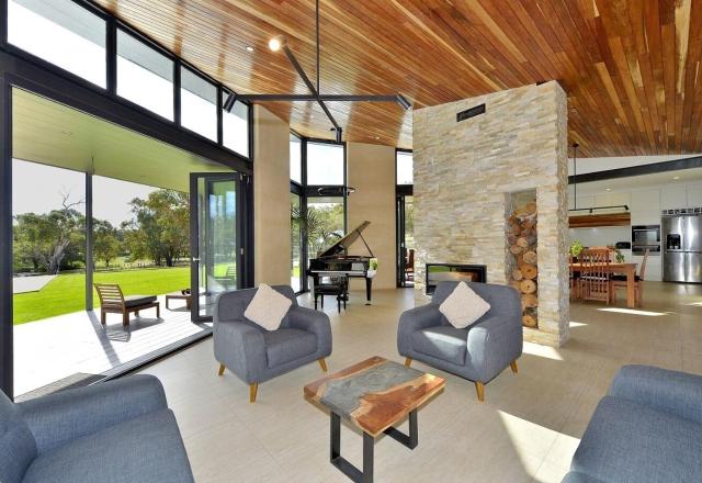 Peaceful Country Escape with Pool Spa Fireplace