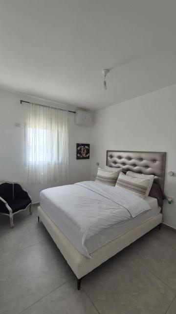 Luxury Modern Penthouse Apartment, Sunny Terrace &City Views