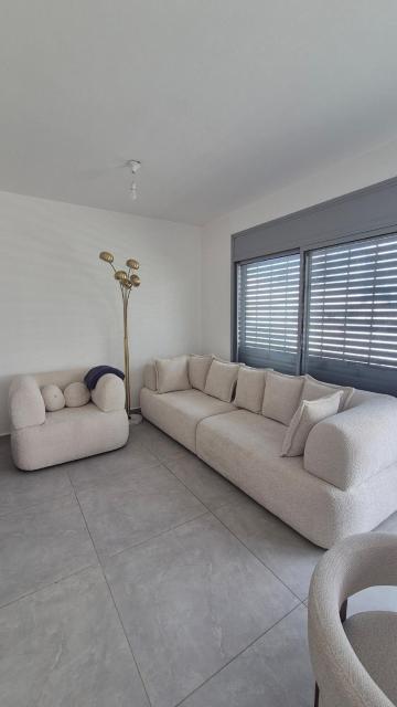 Luxury Modern Penthouse Apartment, Sunny Terrace &City Views