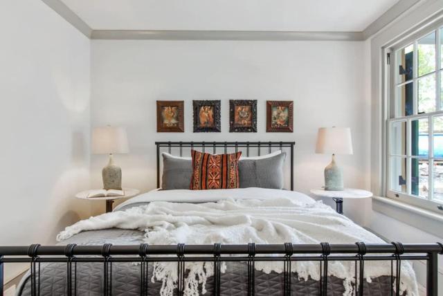 Historic CBD Townhomes with Courtyard
