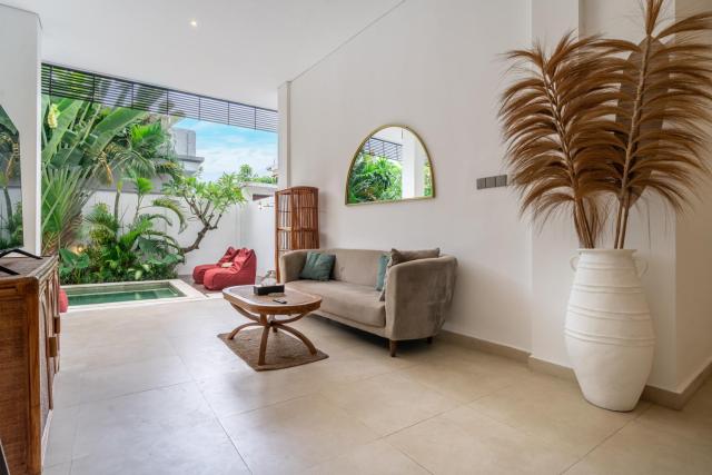 Arawan - Private Pool Villa near Local Hotspots