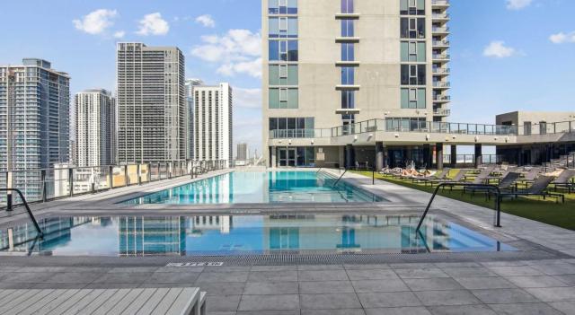 Downtown Miami Penthouse Studio Skyline Balcony Suite Near Port LuxePad