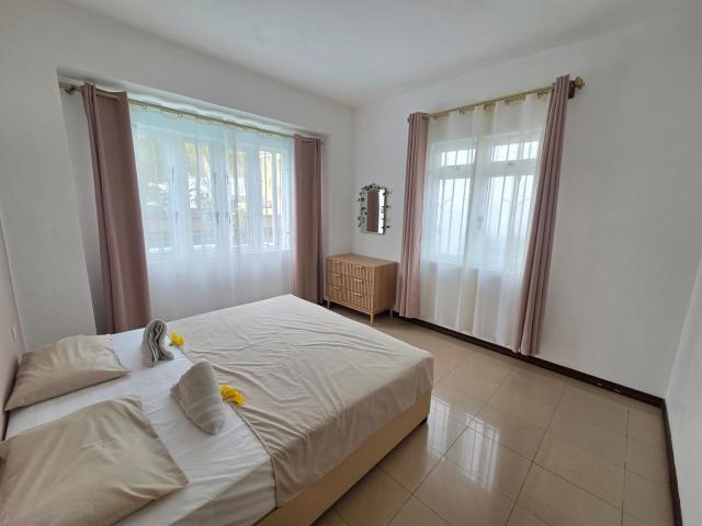 Jet Villa- Spacious 2&3 Bedroom Apartments with Pool near Flic en Flac Beach