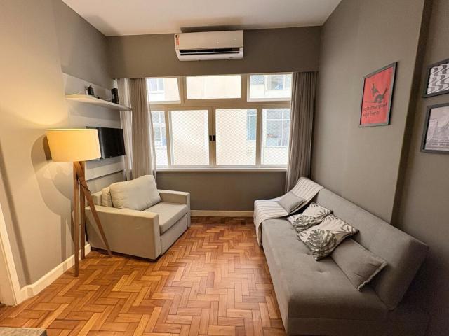 Copacabana Apartment for 4 1 Bedroom 1 Min from the Beach