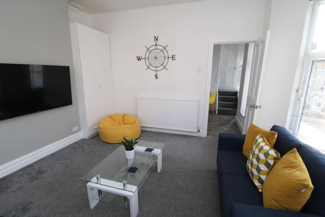 Perfect base for Contractors - 3 Bedrooms- Free Street Parking