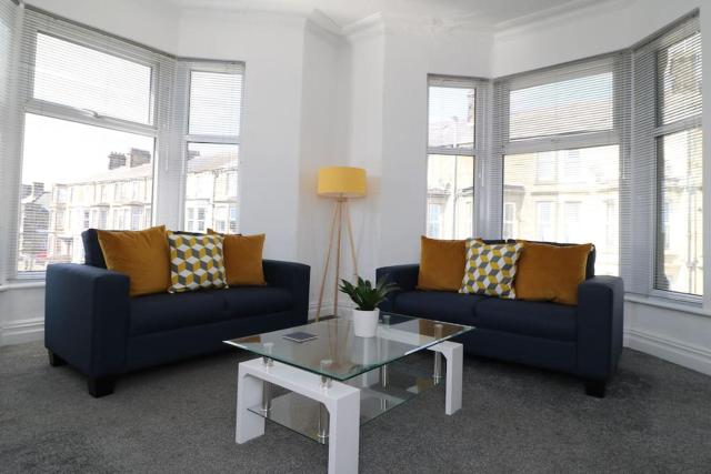 Perfect base for Contractors - 3 Bedrooms- Free Street Parking