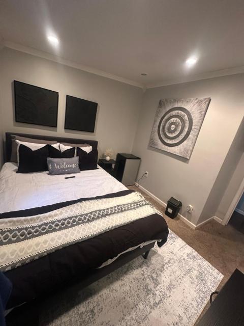 Modern Private Room Easy Access to Everything