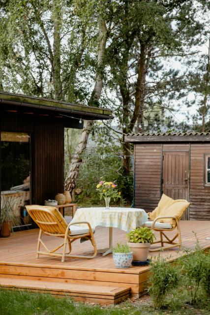 60S Cabin With Vintage Finds And Wild Surroundings