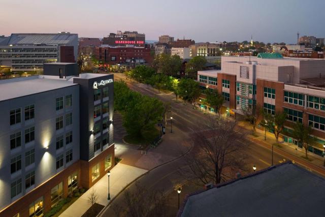 La Quinta Inn & Suites by Wyndham Chattanooga Downtown/South