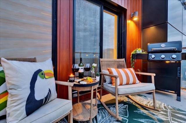 Lux Condo 2 BR AC Balcony Wt BBQ