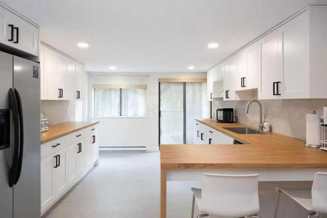 Stylish Scenic Oasis: 3-Bedroom Suite, West Van