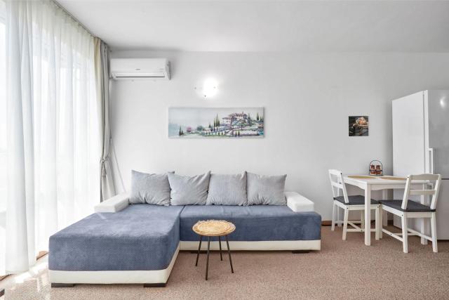 Cozy Studio Apartment with Separated Sleeping Area close to Sarafovo Beach by Flat Mаnager